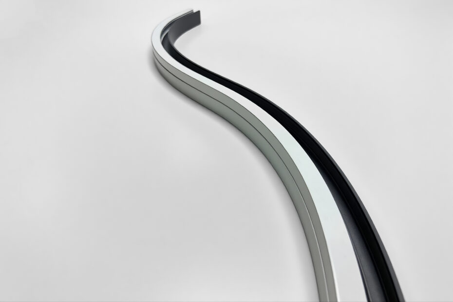 Curvado de perfiles de aluminio para ventanas en forma de S de alta dificultad