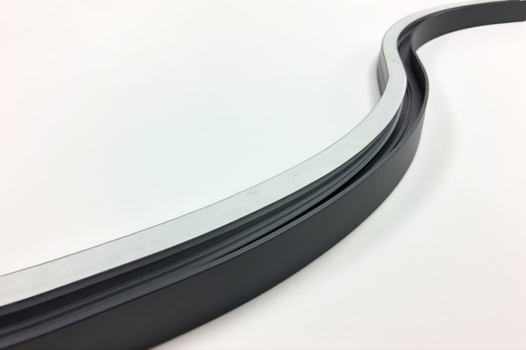 Perfil de aluminio para ventanas curvado en forma de S