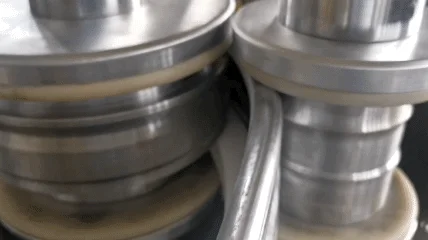 Curvado CNC de perfiles de aluminio para bandejas portacables