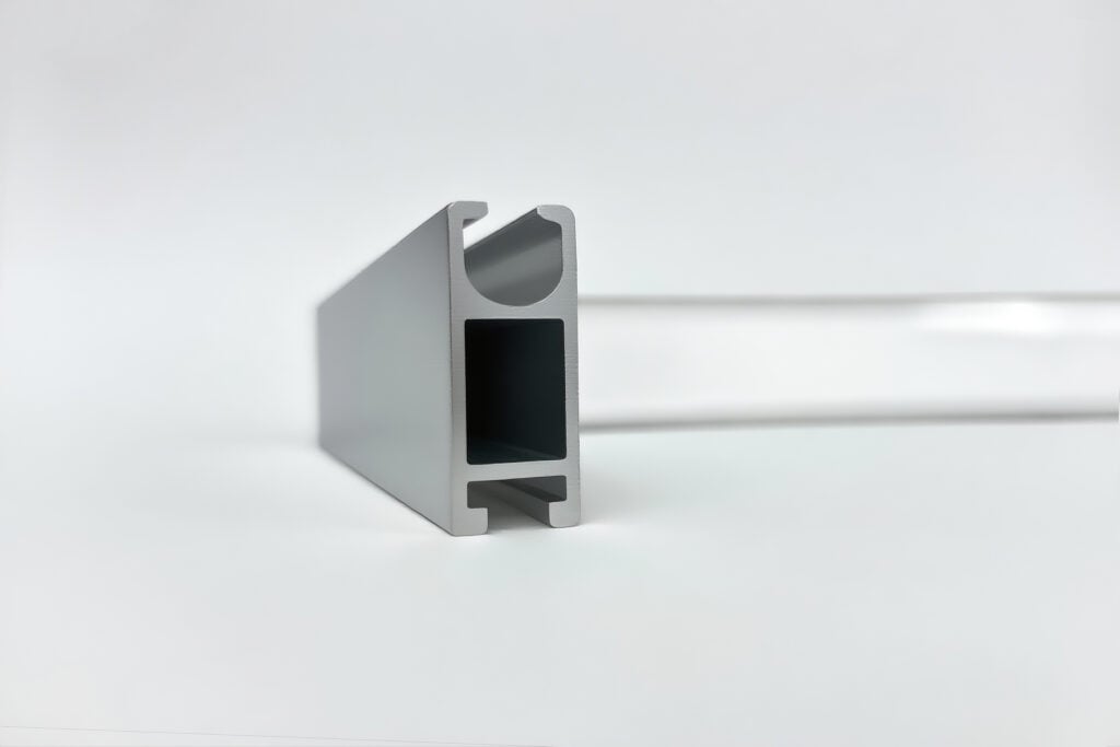 Perfil de aluminio de sección especial para luminarias LED de diseño