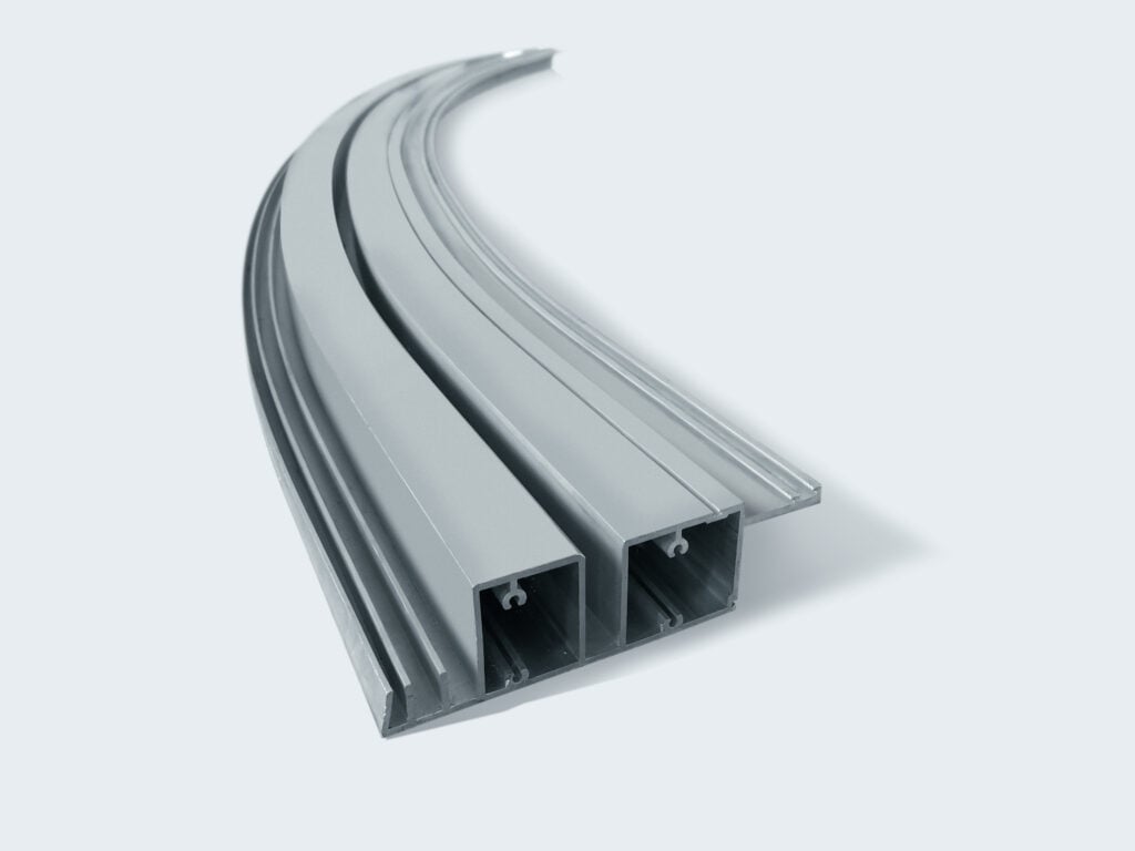 Curvado de perfiles de aluminio para fachadas ligeras en eje fuerte