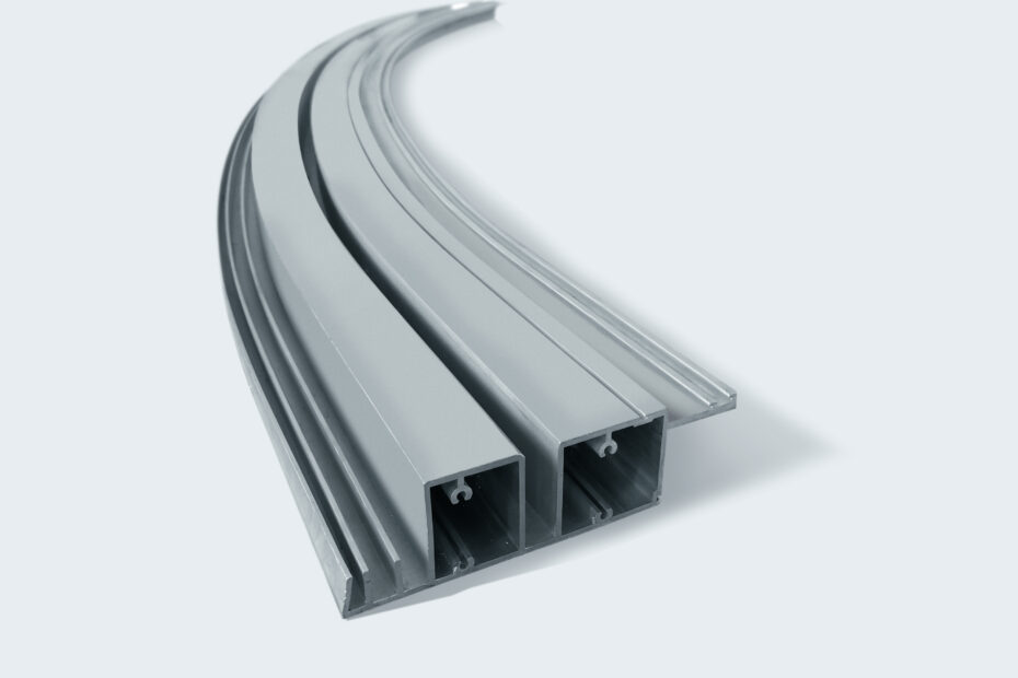 Curvado de perfiles de aluminio para fachadas ligeras en eje fuerte