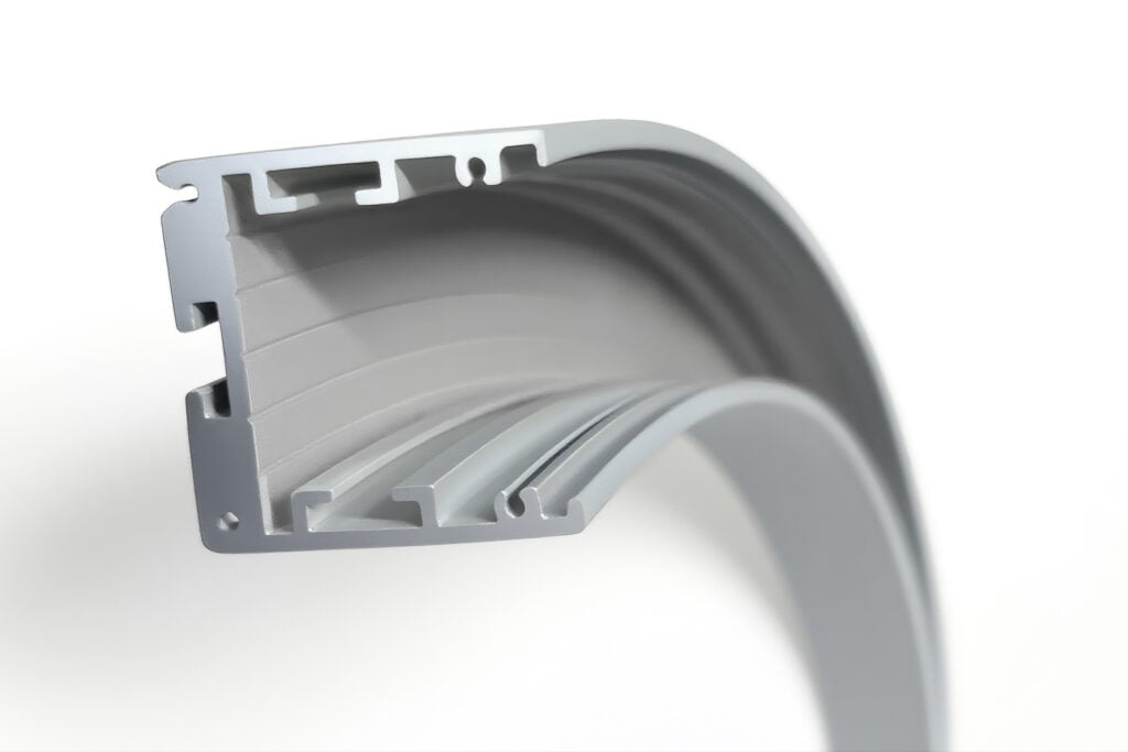 Perfil de aluminio curvado con ala lateral para iluminación LED oculta