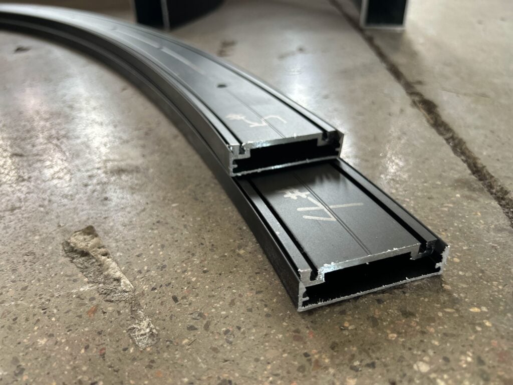 Sección transversal y radio de curvado de perfil de aluminio para fachada