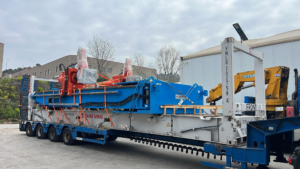 Transporte de la máquina curvadora por estirado PBF hacia las instalaciones del cliente en España