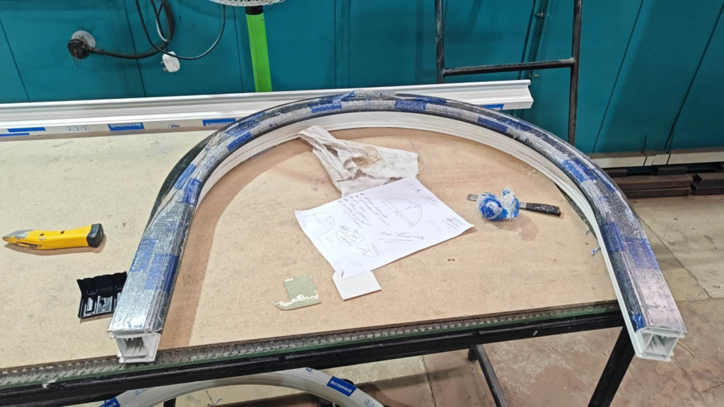 Perfil de PVC curvado para ventana en arco — Muestra de cliente de EE. UU.