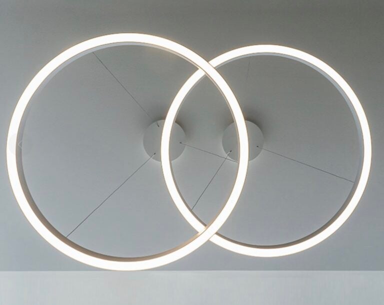 Luminaria suspendida con anillos de perfil de aluminio curvado LED